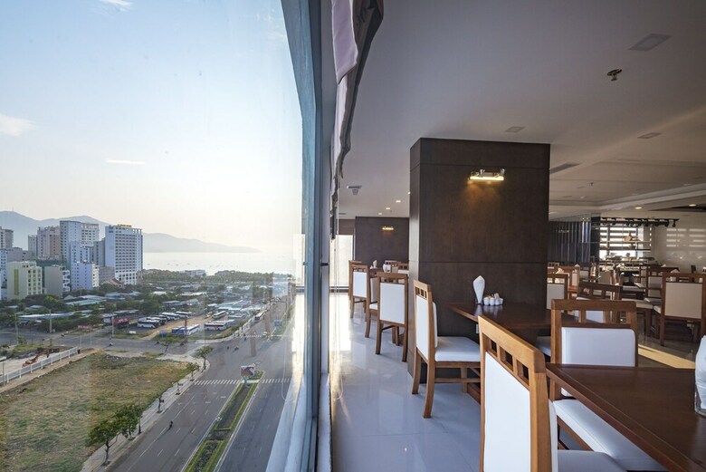 White Sand Hotel & Apartment