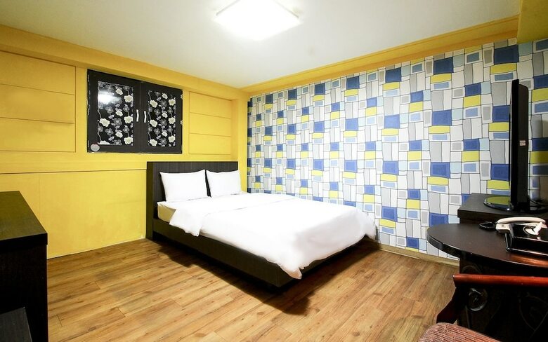 Hotel H.e