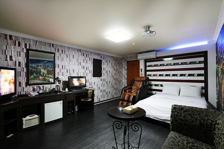 Hotel H.e