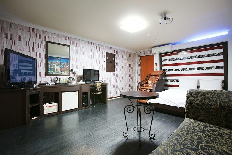Hotel H.e
