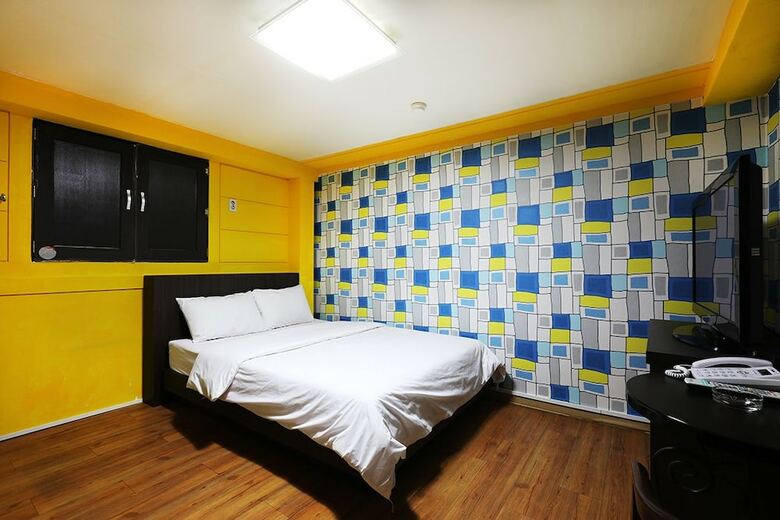 Hotel H.e
