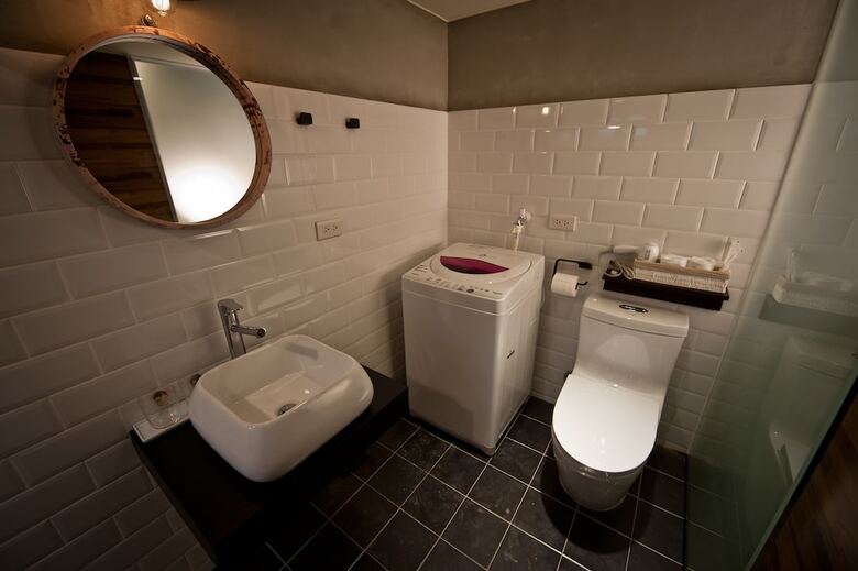 O2 Hotel M12