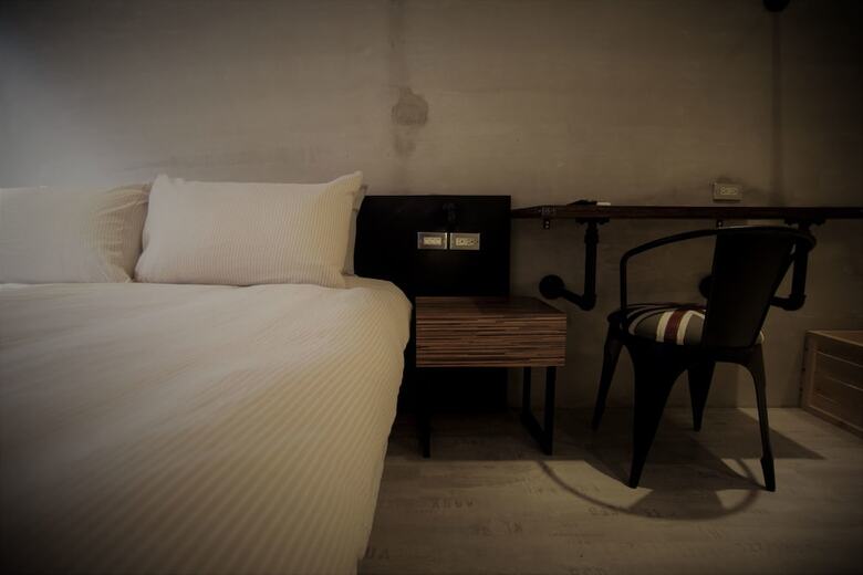O2 Hotel M12