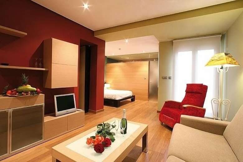 Hospedium Apartamentos Turisticos Ca�itas Suite