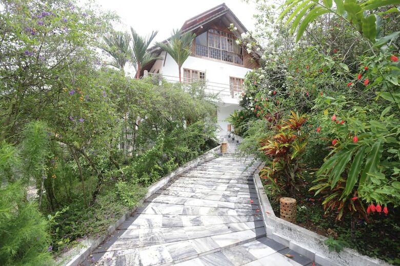 Benum Hill Resort