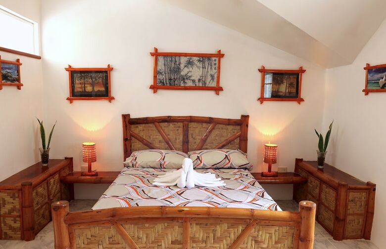 Hotel Guindulman Bay Tourist Inn