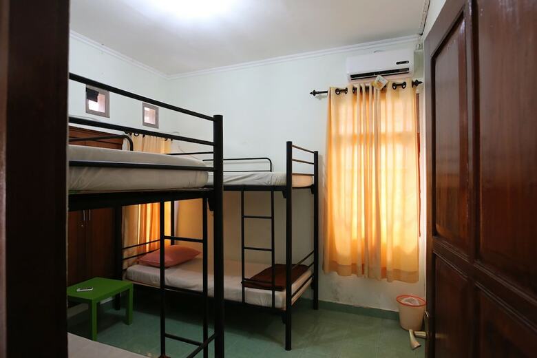 Hostal Morotai Camp Hostel -adult Only