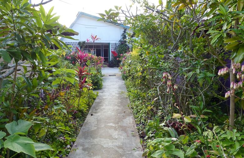 Hotel The Friendly Islander (Papiloa's Place)