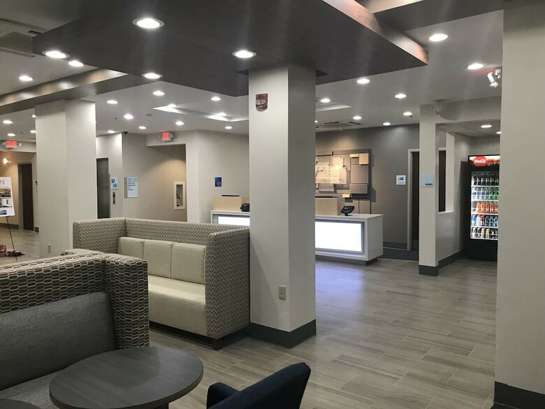 Holiday Inn Express Hotel & Suites Canton
