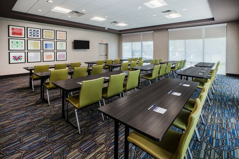 Holiday Inn Express Hotel & Suites Canton