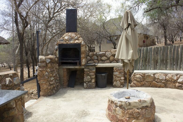 Posada Thabaledi Game Lodge