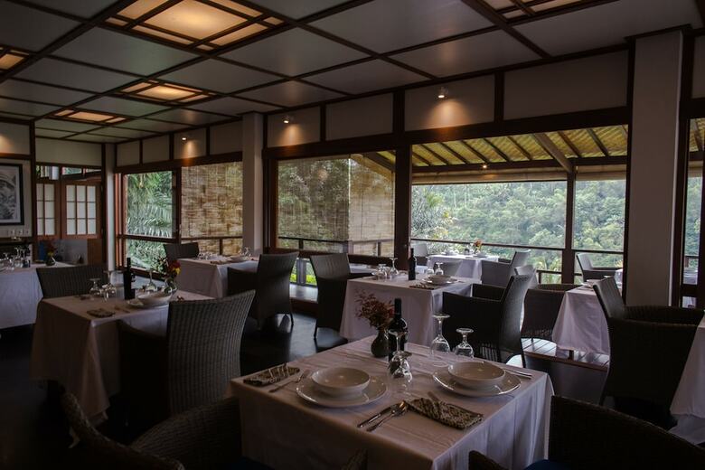 Hotel Suarapura Resort & Spa