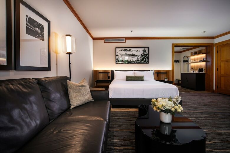 Hotel Nita Lake Lodge