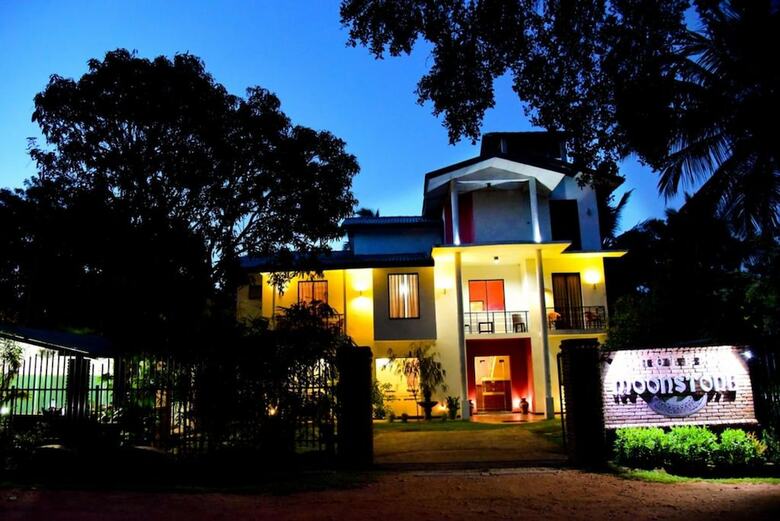 Hotel Moonstone