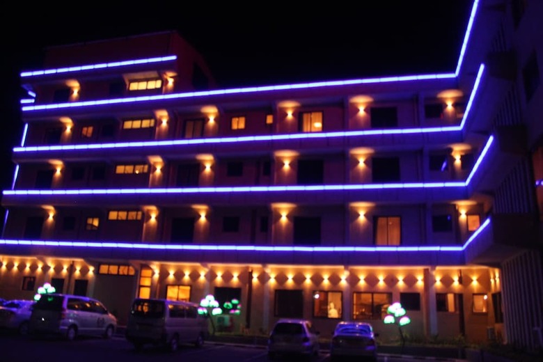 Simama Hotel