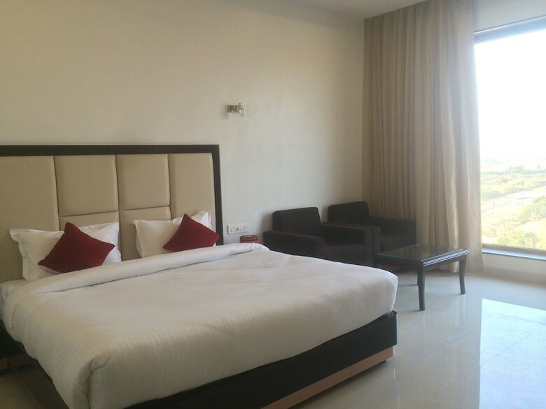 Hotel Chandra Grand