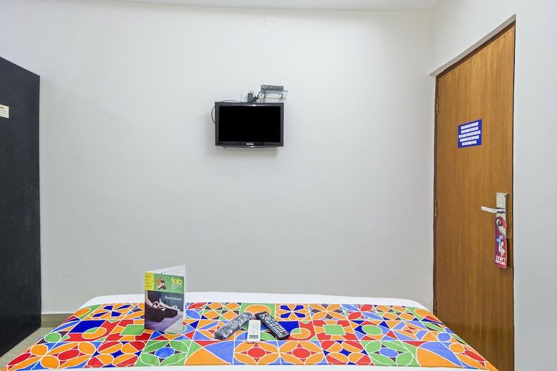 Fabhotel 4 Seasons Silk Board