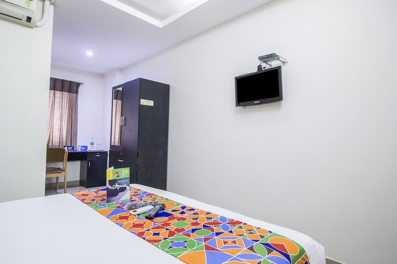 Fabhotel 4 Seasons Silk Board