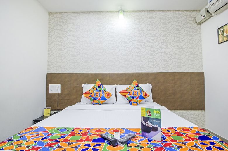 Fabhotel 4 Seasons Silk Board