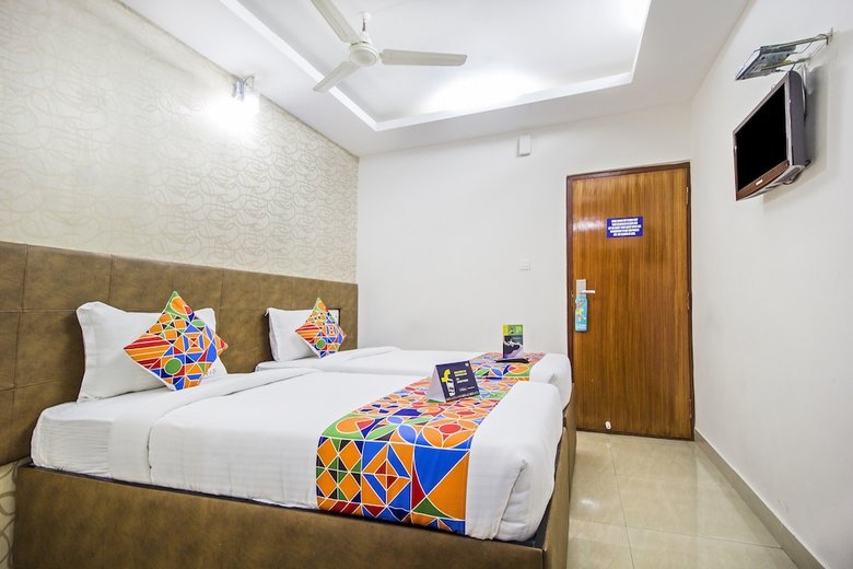 Fabhotel 4 Seasons Silk Board