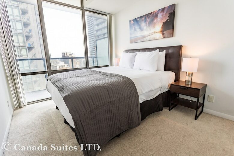 Canada Suites - 832 Bay St.