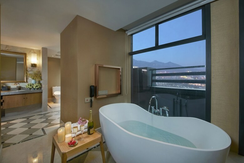 Taishan Blossom Hotel