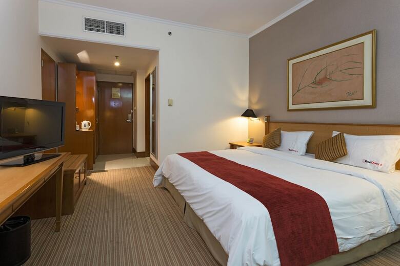 Hotel Reddoorz Plus @ S Parman