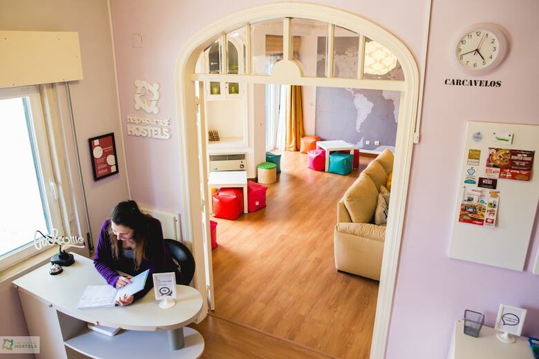 Hostal Help Yourself Hostels Carcavelos Coast