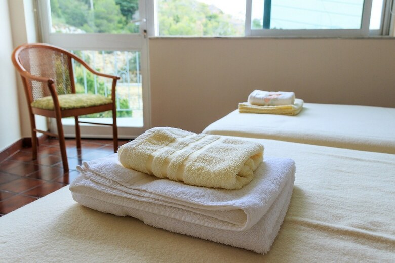 Apartamentos Loucerna Art Hotel