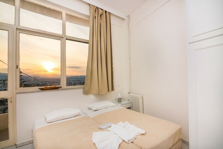 Apartamentos Loucerna Art Hotel