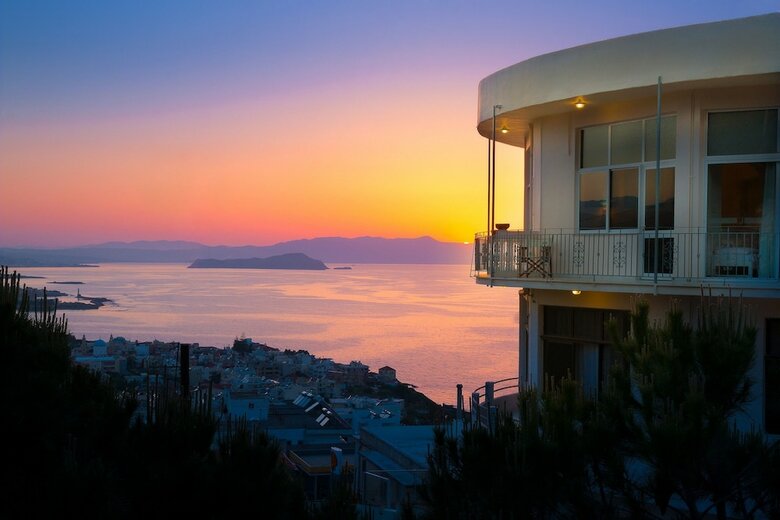 Apartamentos Loucerna Art Hotel