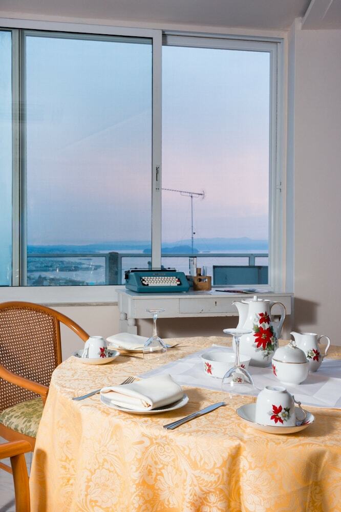 Apartamentos Loucerna Art Hotel