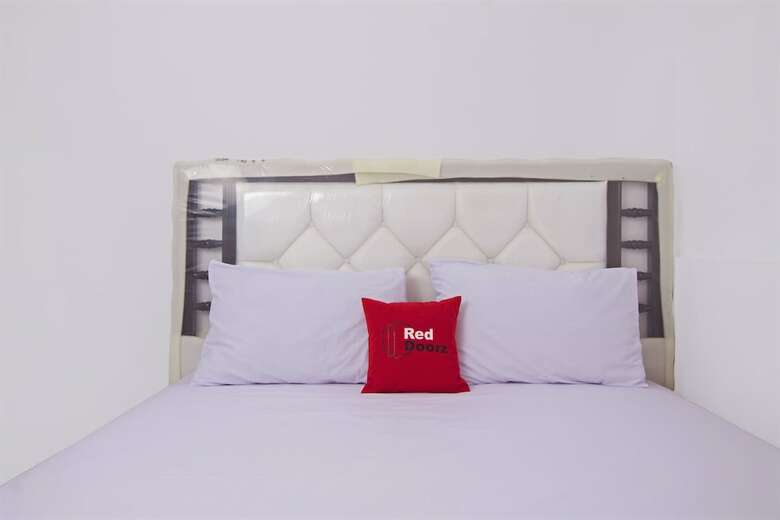 Hotel Reddoorz Near Stan