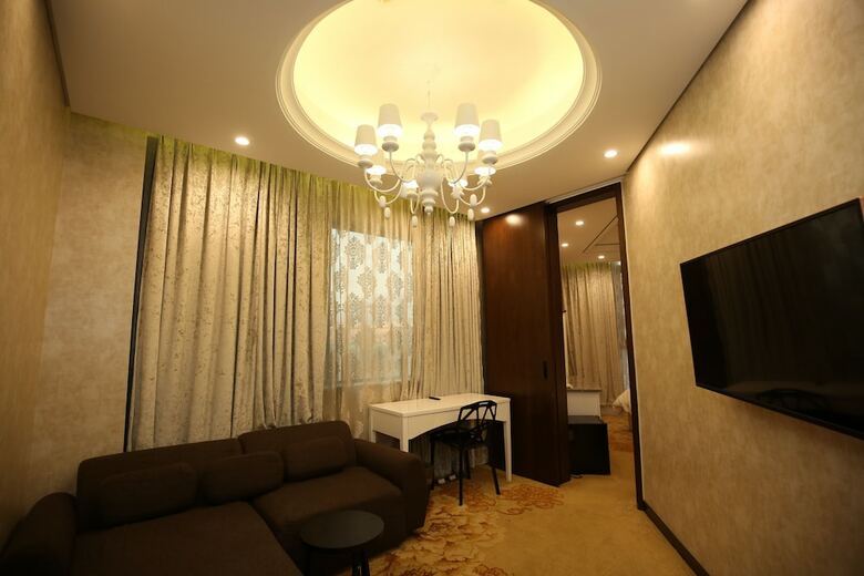Crown Crystal Hotel