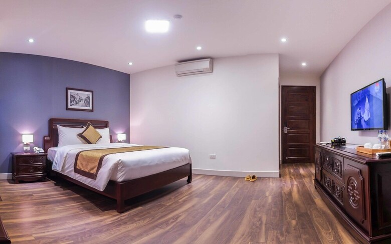 Cherry Hotel 1