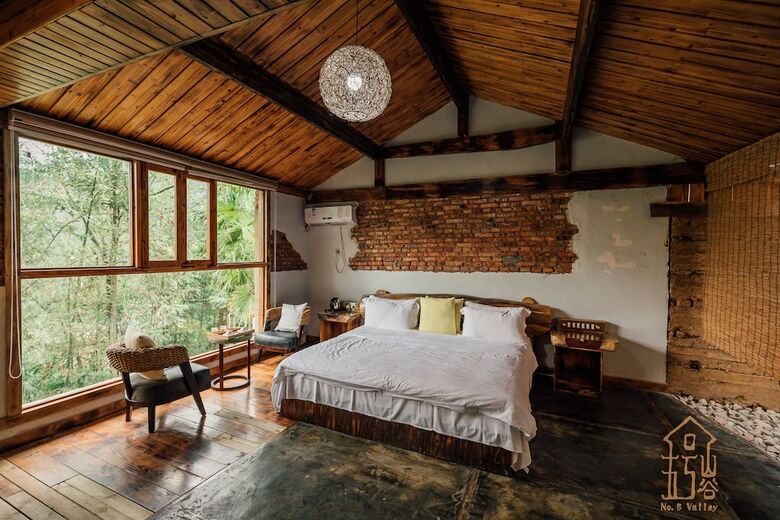 Bed & Breakfast No.5 Valley Lodge