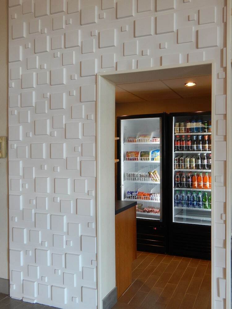 Hotel Ramada By Wyndham Beaver Falls