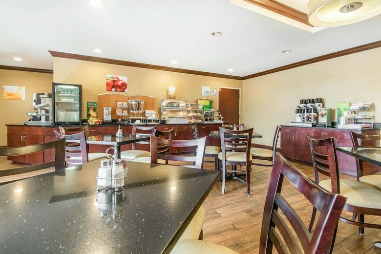 Hotel Quality Inn & Suites
