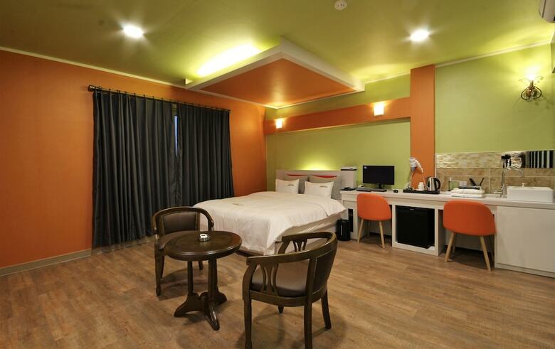 Goldenroot Hotel In Gimhae