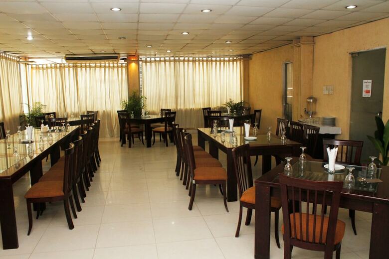 Hotel Allegro Holiday Suites
