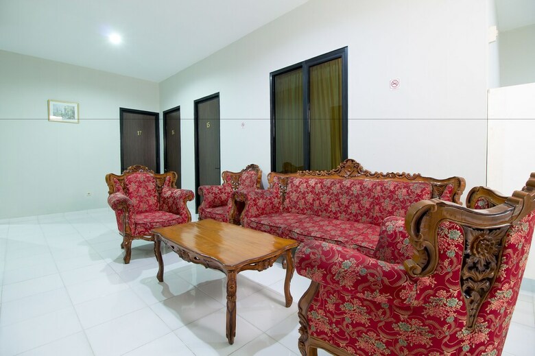 Hotel Reddoorz @ Pulo Gebang