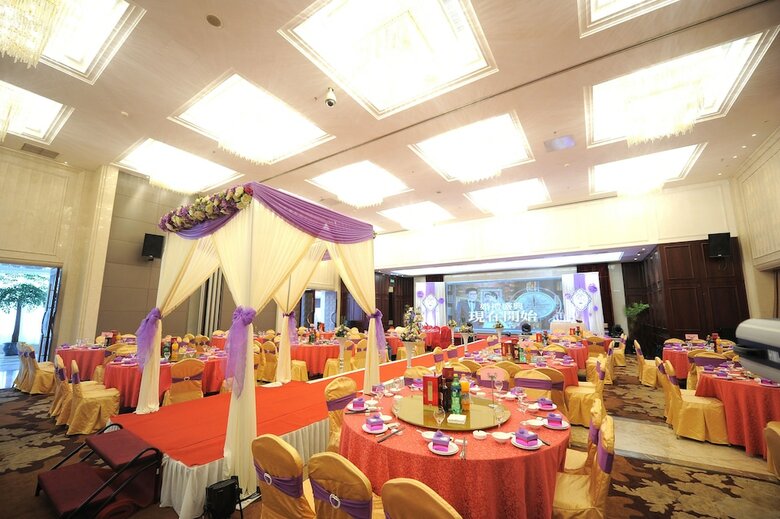 Noble Crown Hotel