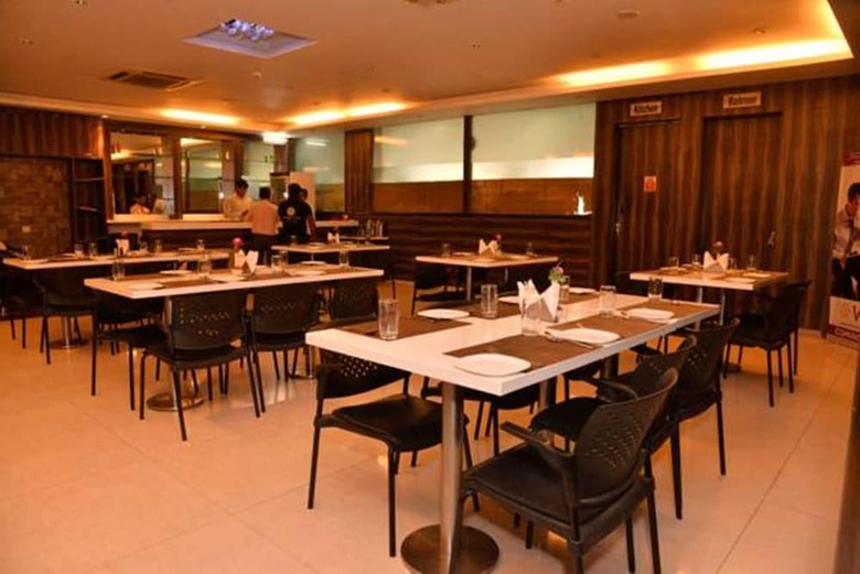 Hotel Genx Agra By 1589