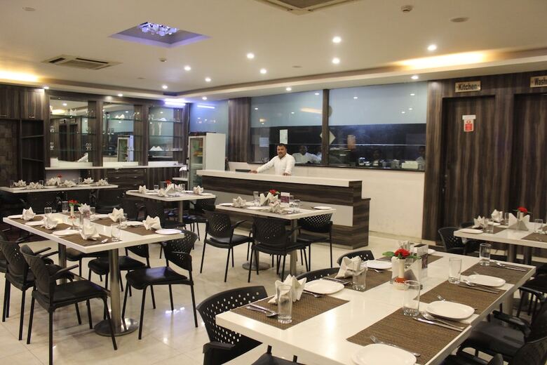 Hotel Genx Agra By 1589