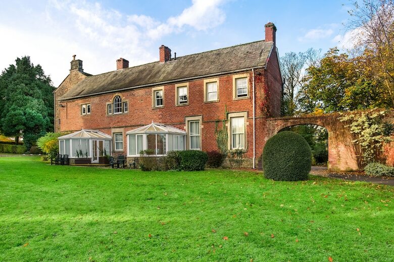 Aparthotel Thurnham Hall Resort