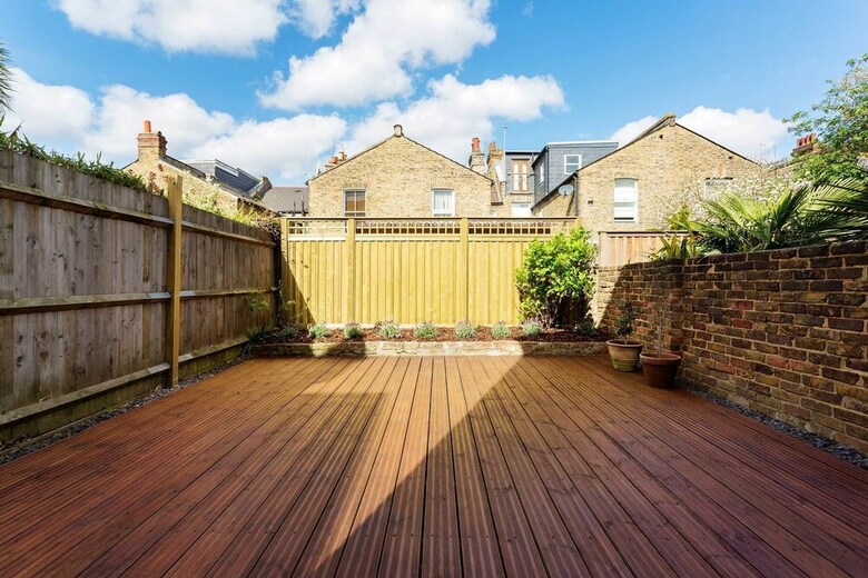 Veeve - Clapham Fairytale