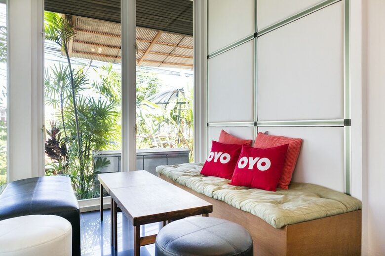 Hotel Oyo 623 Cafe'@luv22