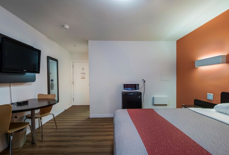 Motel 6 Sudbury, On