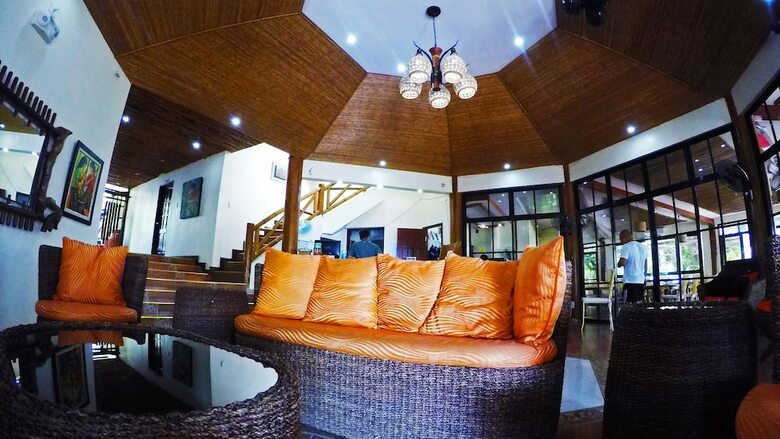 Hotel Noni's Resort
