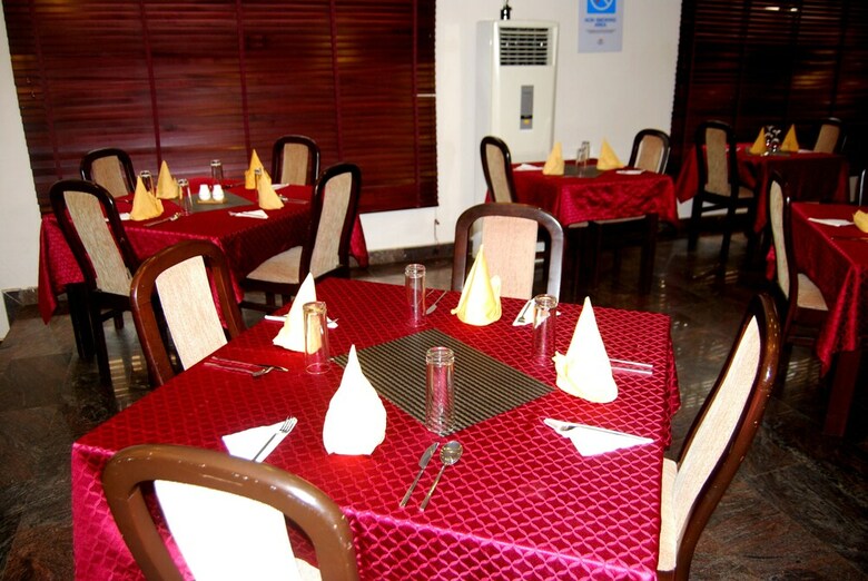 Hotel Grand Inn & Suites